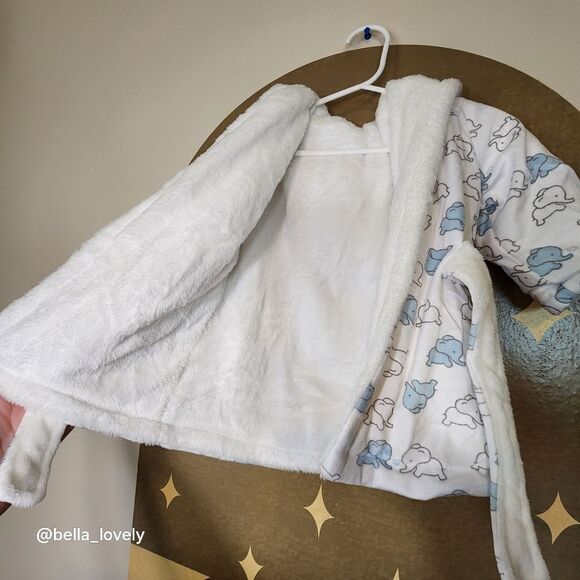🏖 6M+ Super Soft Fuzzy Baby Elephant Robe - Picture 2 of 3